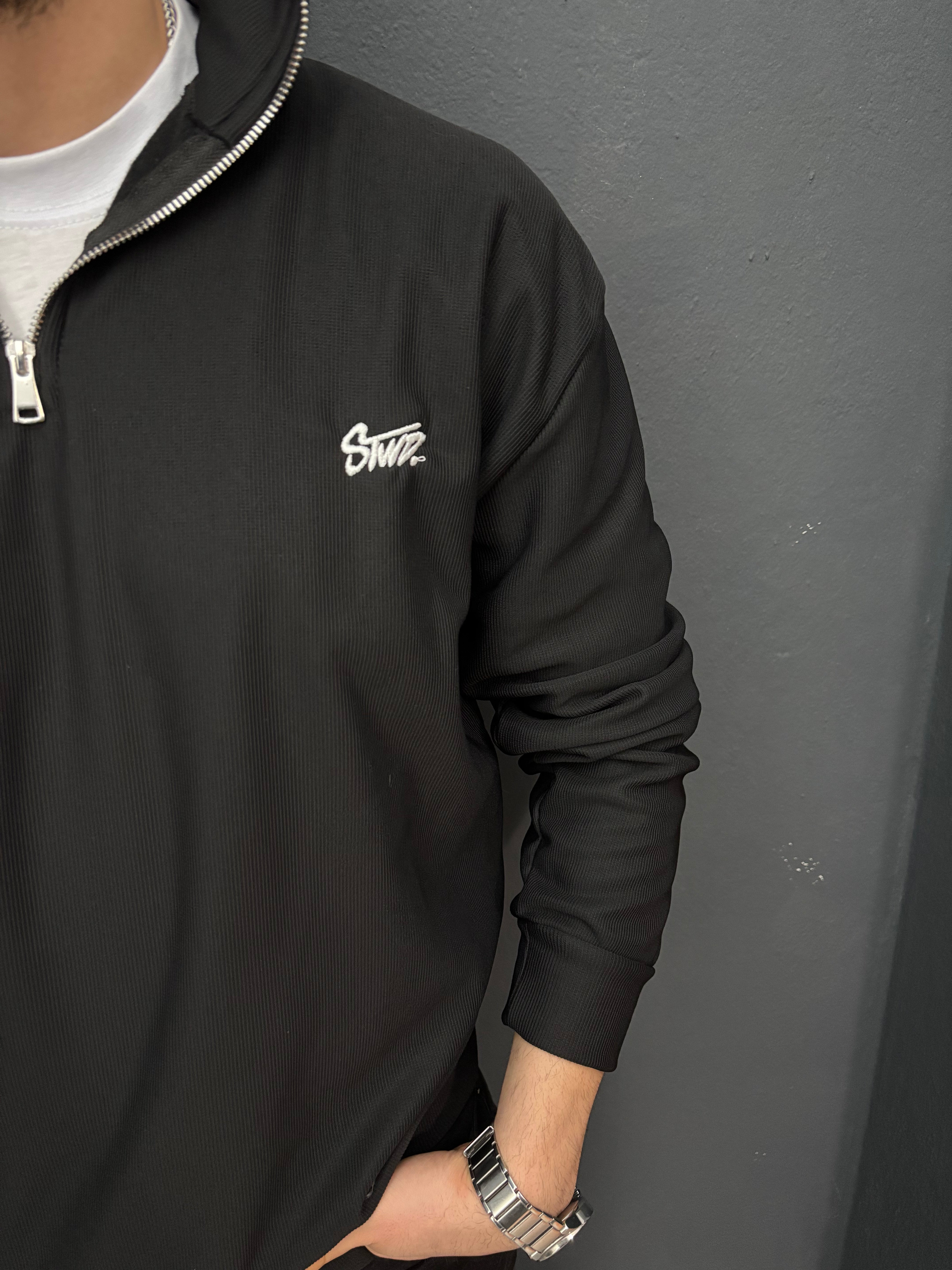 Nakış Detaylı Yarım Fermuarlı Fitilli Sweat Siyah